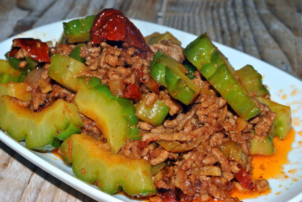 Момордика с мясом